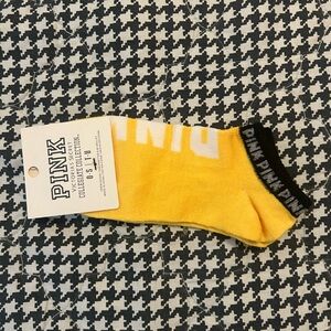 PINK V/S COLLEGIATE COLLECTION Yellow Socks Sm & BOMBAS Black Bee Ankle Socks XS